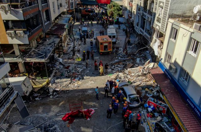 121377_turkey_explosion_48697-640x420.jpg Explózia v reštaurácii v tureckom Izmire si vyžiadala päť obetí, desiatky ľudí utrpeli zranenia