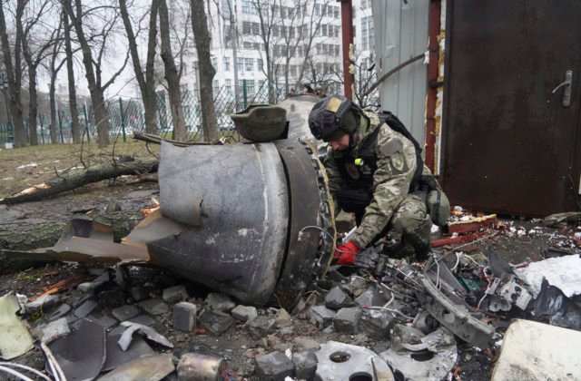 122435_russia_ukraine_war_40073-640x420.jpg Pre ruské útoky prišli o život najmenej štyria civilisti, napadnutých bolo hneď niekoľko oblastí