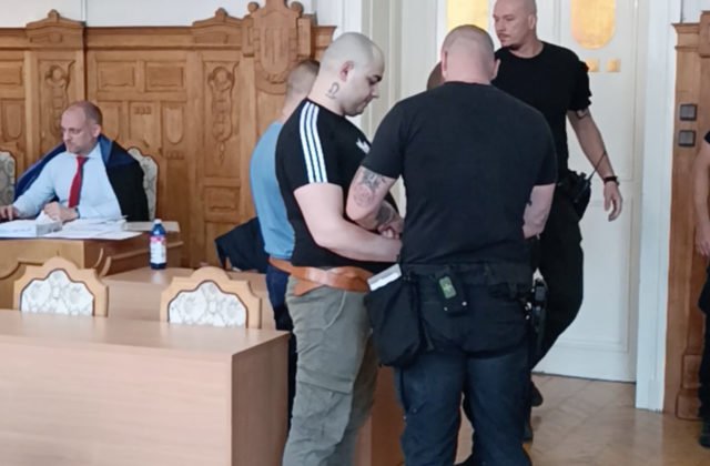 130016_sni-mka-obrazovky-2024-07-11-o-12.15.01-640x420.jpg Dvojica plánovala vyhodiť do vzduchu policajta z Trnavy, prokurátor žiada pre nich mimoriadny trest (video)