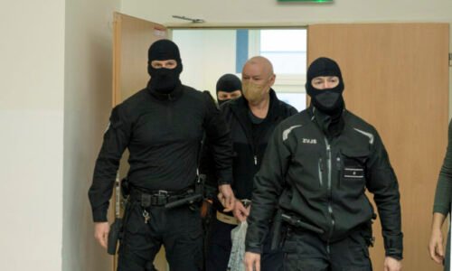 „Hrobár“ z gangu sátorovcov bude na rozhodnutie o odvolaní proti doživotnému trestu čakať do augusta
