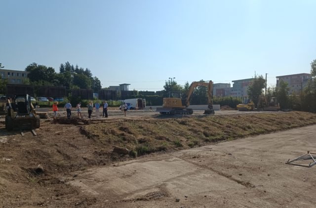 139362_vystavba-skejtparku-a-hokejbaloveho-ihriska-v-banskej-bystrici-640x420.jpg V Banskej Bystrici vyrastá nový skejtpark a hokejbalové ihrisko (video)