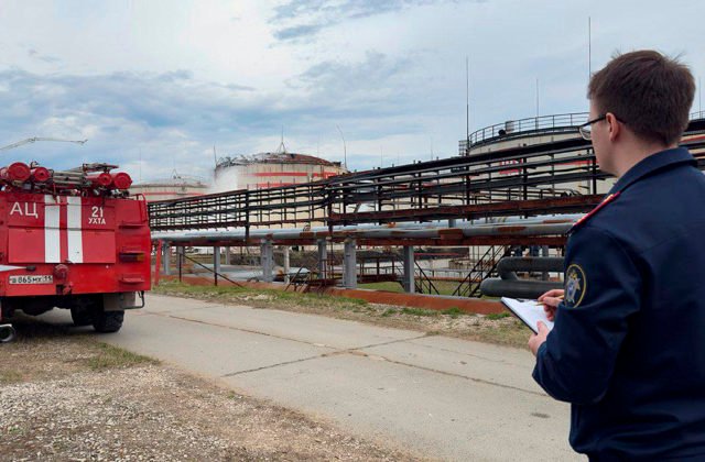 144529_russia_refinery_fire_74908-640x420.jpg Drony zasiahli rafinériu v ruskej Kurskej oblasti, protivzdušná obrana je v pohotovosti