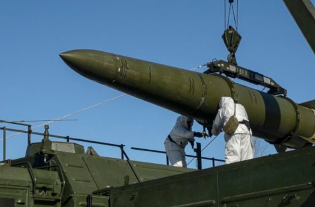 147215_russia_military_73586-640x420.jpg Rusko začalo tretiu fázu výcviku nestrategických jadrových síl. V akcii je aj špeciálna cvičná munícia pre Iskander-M