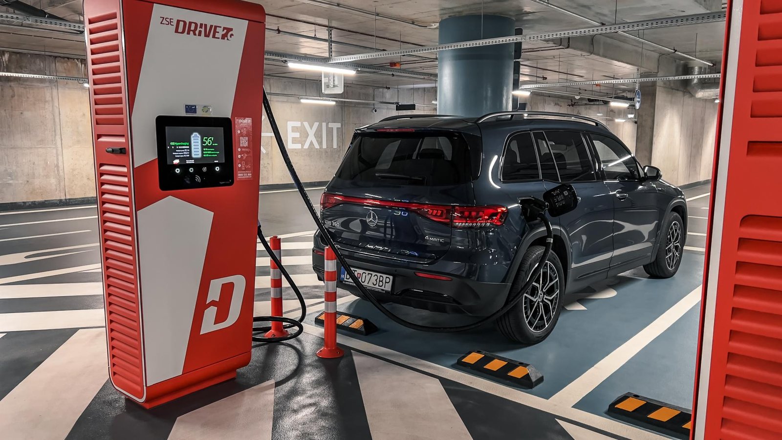 Cestovanie elektromobilom sa mierne zlepšilo. Rozvoj infraštruktúry však brzdí byrokracia