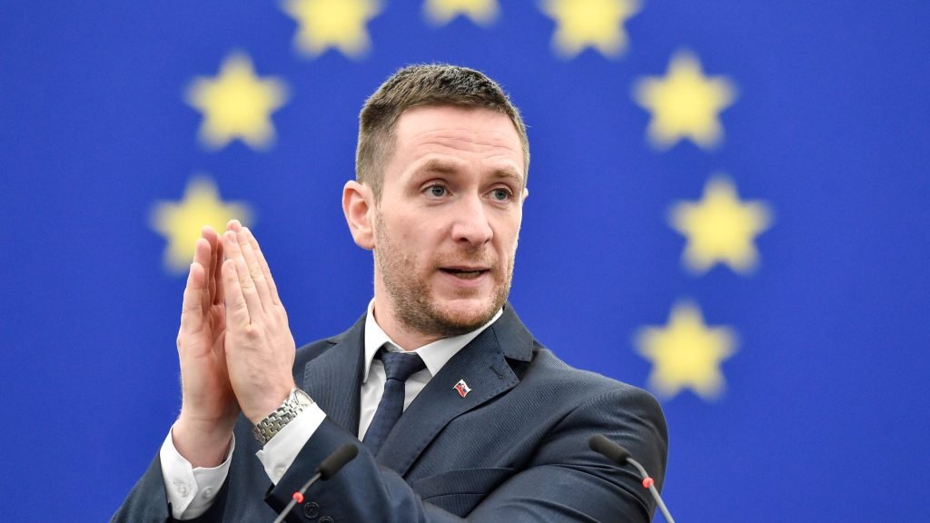 Už aj Uhrík s Mazurekom budú mať frakciu. Spoja sa s nemeckou krajnou pravicou a Tomiom Okamurom Už aj Uhrík s Mazurekom budú mať frakciu. Spoja sa s nemeckou krajnou pravicou a Tomiom Okamurom