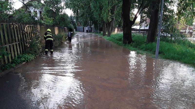 Povodňová situace na Moravě: Bouřky rozvodnily malé toky, nejhorší situace je na Olomoucku Povodňová situace na Moravě: Bouřky rozvodnily malé toky, nejhorší situace je na Olomoucku