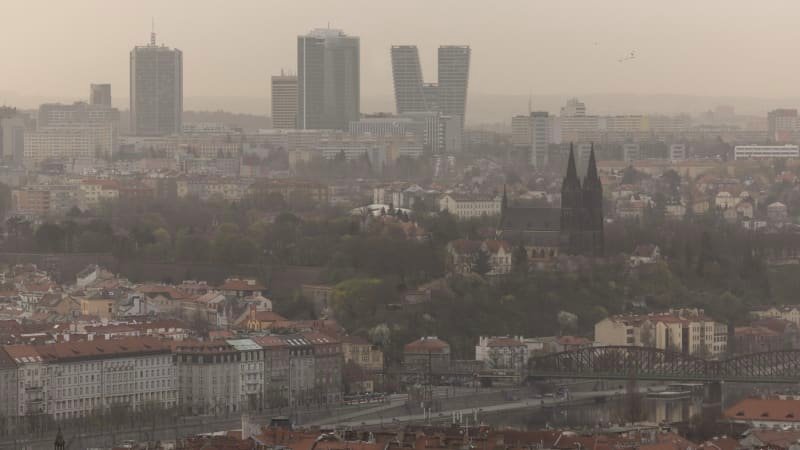 Smogová situace byla vyhlášena v Praze a části Čech. Omezte fyzickou zátěž, vyzývají experti Smogová situace byla vyhlášena v Praze a části Čech. Omezte fyzickou zátěž, vyzývají experti