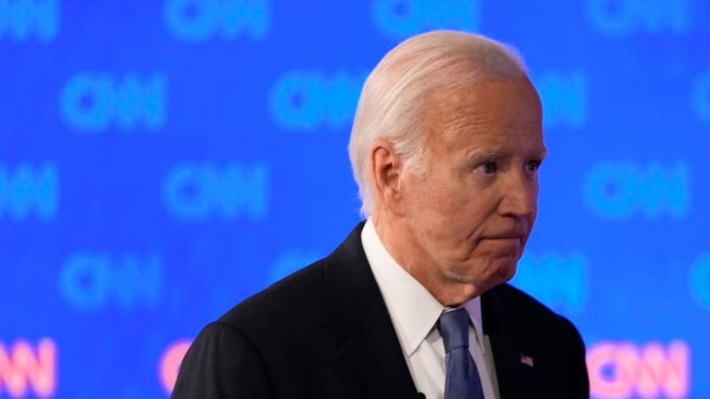 Další Bidenovy potíže: Kritizují ho sponzoři. Jeho odstoupení chce třeba zakladatel Netflixu