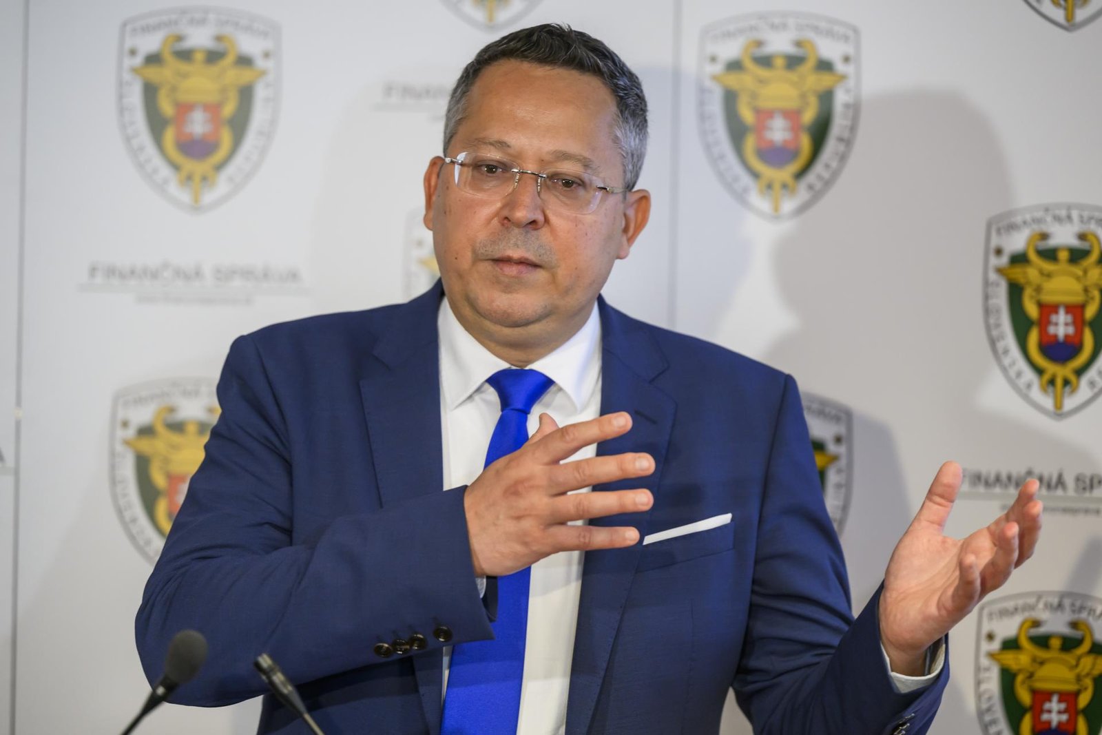 Rozpočtová rada znížila odhad deficitu na ďalšie roky, bez opatrení neklesne pod päť percent HDP Rozpočtová rada znížila odhad deficitu na ďalšie roky, bez opatrení neklesne pod päť percent HDP