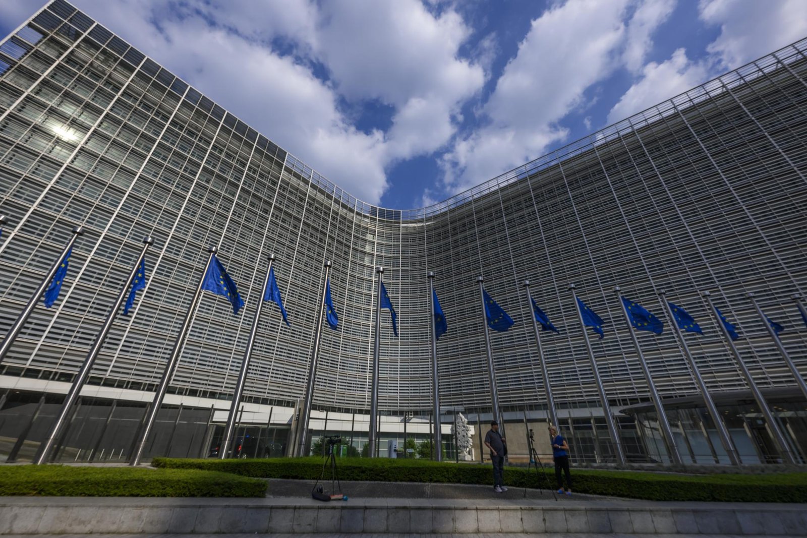 Eurokomisia tvrdí, že návrh o začatí postupu pri nadmernom deficite aj voči Slovensku bol oprávnený Eurokomisia tvrdí, že návrh o začatí postupu pri nadmernom deficite aj voči Slovensku bol oprávnený