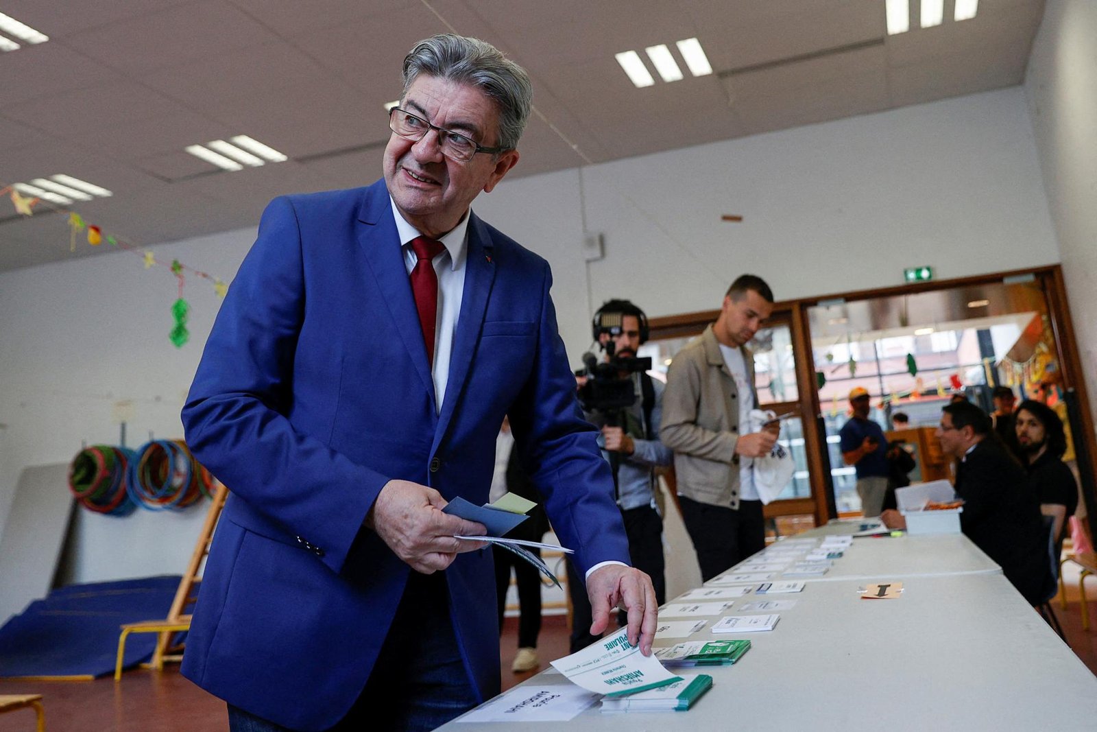 ANALÝZA: Destabilizácia a chaos? Francúzi chcú pri moci muža, ktorý sľuboval stopercentné zdanenie bohatých ANALÝZA: Destabilizácia a chaos? Francúzi chcú pri moci muža, ktorý sľuboval stopercentné zdanenie bohatých