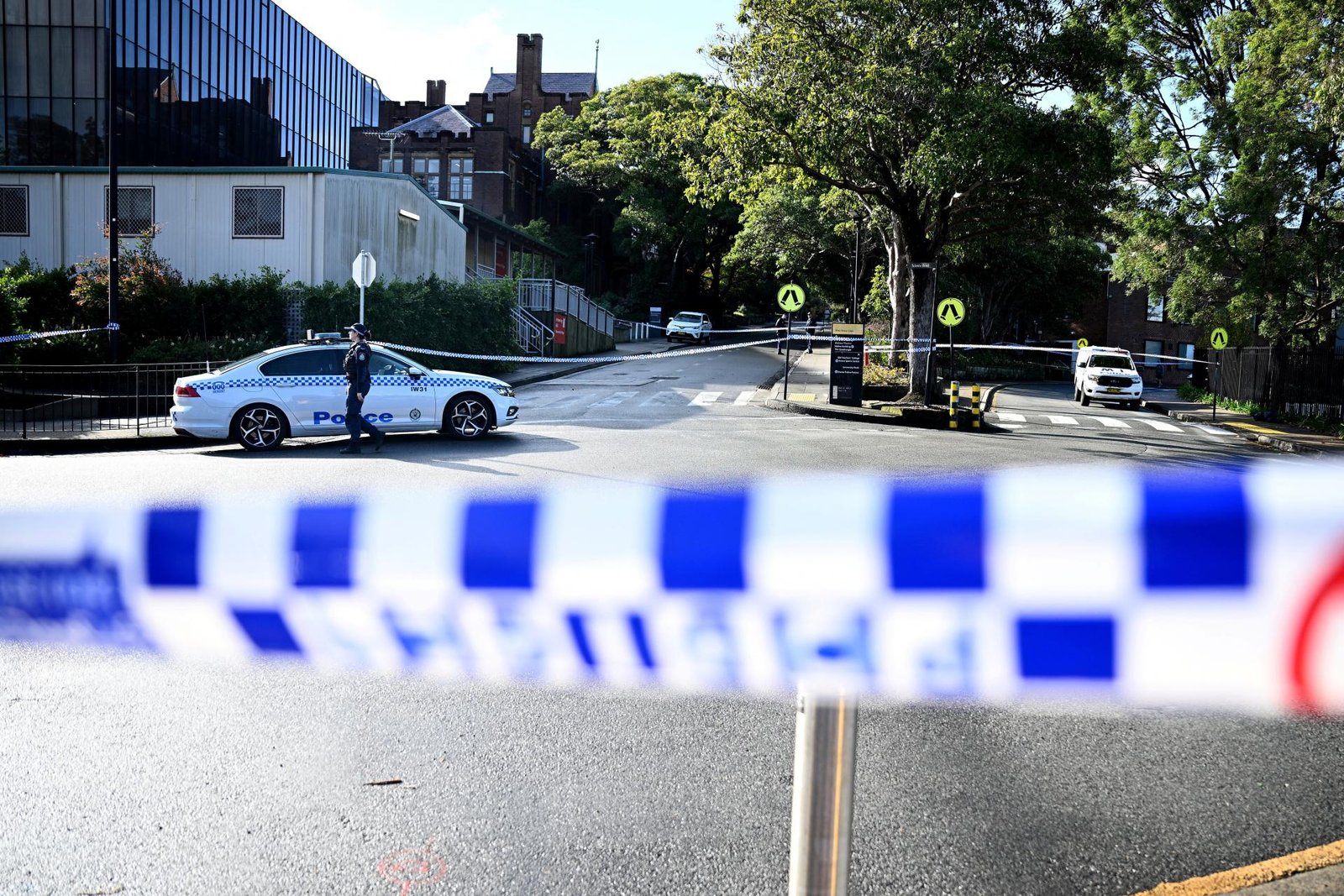 Austrálska polícia zadržala 14-ročného chlapca po útoku nožom na univerzite Austrálska polícia zadržala 14-ročného chlapca po útoku nožom na univerzite
