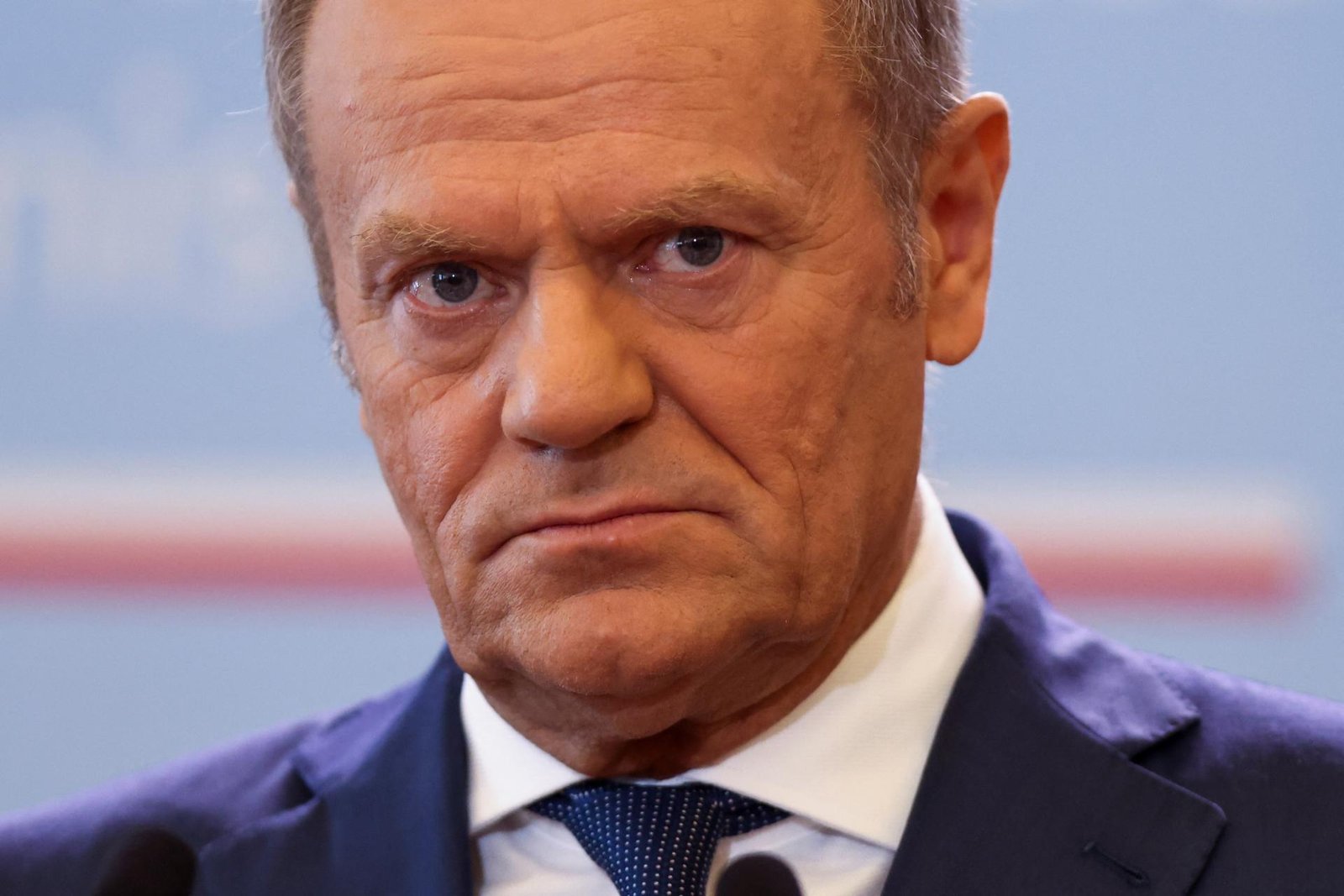 „Cíti sa niekto bezpečnejšie?“ Tusk spochybnil význam Orbánových rozhovorov v Moskve