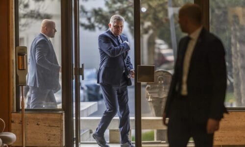 Návrat Fica sa blíži. Mal by sa objaviť na verejnosti, skloňuje sa konkrétny dátum