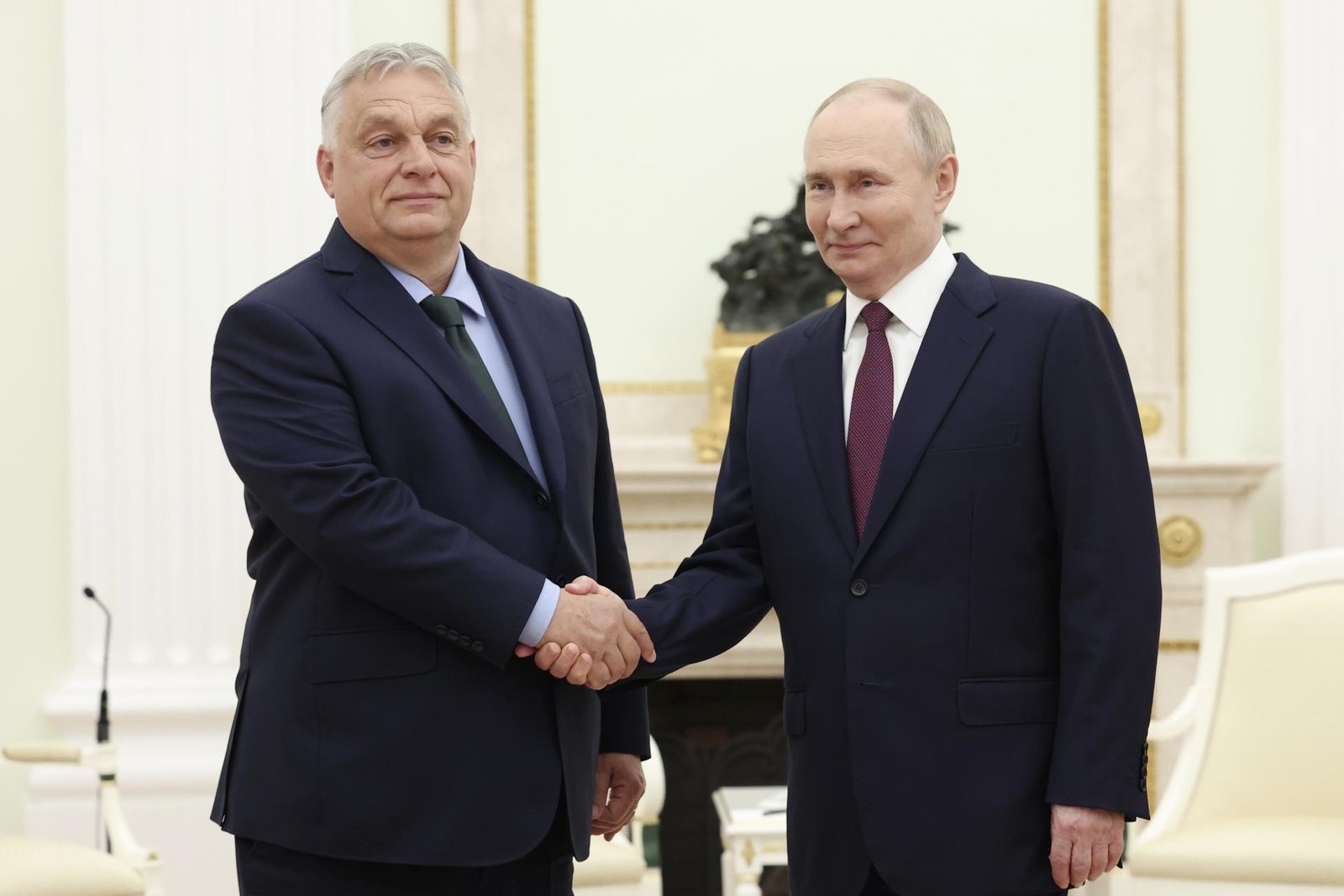 Politico: Viktor Orbán sa odtrhol z reťaze, pohybuje sa po svete ako sfetovaný kocúr Politico: Viktor Orbán sa odtrhol z reťaze, pohybuje sa po svete ako sfetovaný kocúr