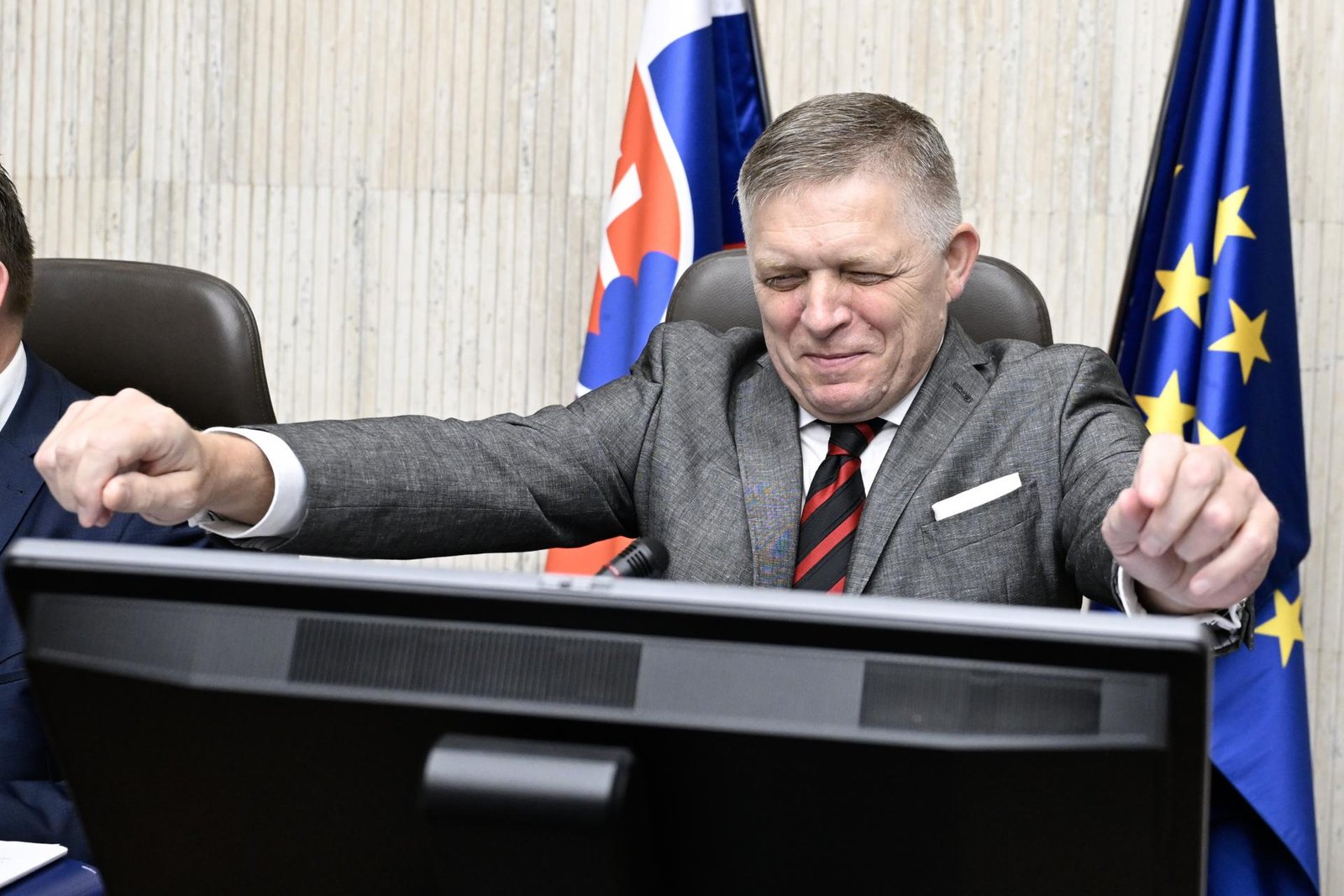 Obmedzenie zhromaždení či doživotná renta. Začal platiť lex atentát Obmedzenie zhromaždení či doživotná renta. Začal platiť lex atentát