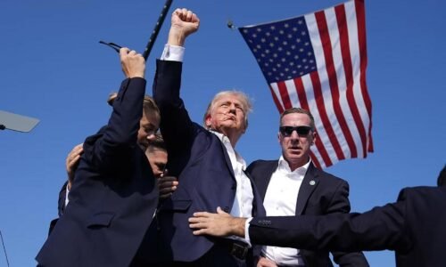 Stačilo málo, a už by nežil. Trumpovi zachránila pri sobotňajšom atentáte život stotina sekundy.