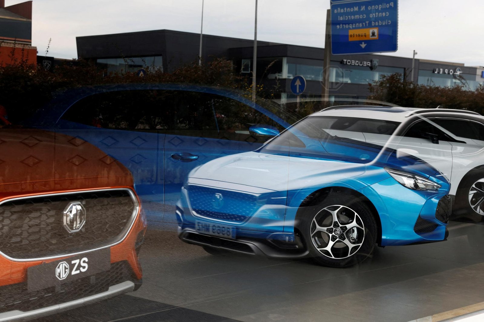 Prihrá nám konflikt Bruselu s Pekingom ďalšiu čínsku investíciu? Slovensko je v hre o šiestu automobilku Prihrá nám konflikt Bruselu s Pekingom ďalšiu čínsku investíciu? Slovensko je v hre o šiestu automobilku