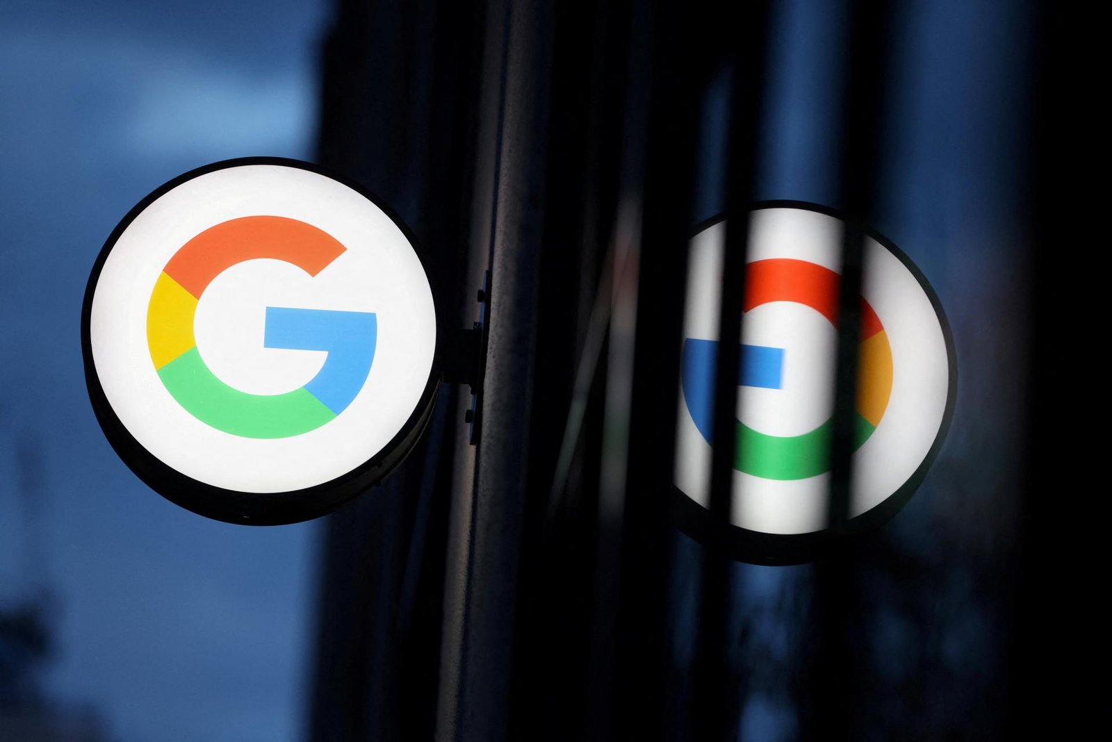 Hodnoty akciových indexov poklesli najviac od začiatku minulého roka, môže za tým byť Google Hodnoty akciových indexov poklesli najviac od začiatku minulého roka, môže za tým byť Google