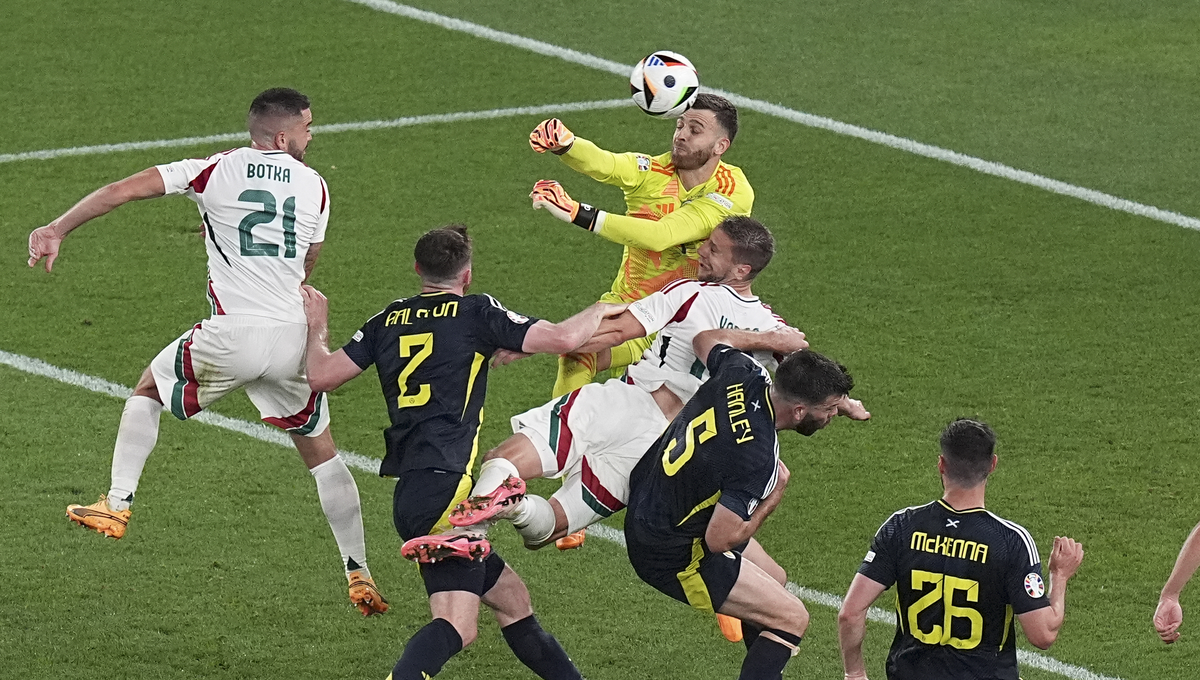 Zranenie maďarského útočníka označil chirurg za brutálne. FIFA vyplatí Ferencvárosu vysoké odškodné Zranenie maďarského útočníka označil chirurg za brutálne. FIFA vyplatí Ferencvárosu vysoké odškodné