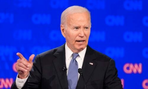 Biden setrvá v boji o Bílý dům, od rodiny dostal podporu. Debatu podle ní zpackali poradci