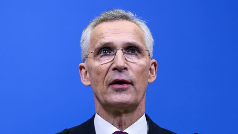 Šéf NATO Stoltenberg: Právo na sebeobranu zahrnuje právo na údery na vojenské cíle v Rusku Šéf NATO Stoltenberg: Právo na sebeobranu zahrnuje právo na údery na vojenské cíle v Rusku