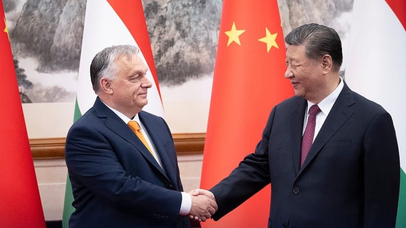 Orbán dorazil do Číny. V souvislosti s válkou na Ukrajině ji označil za klíčovou mocnost
