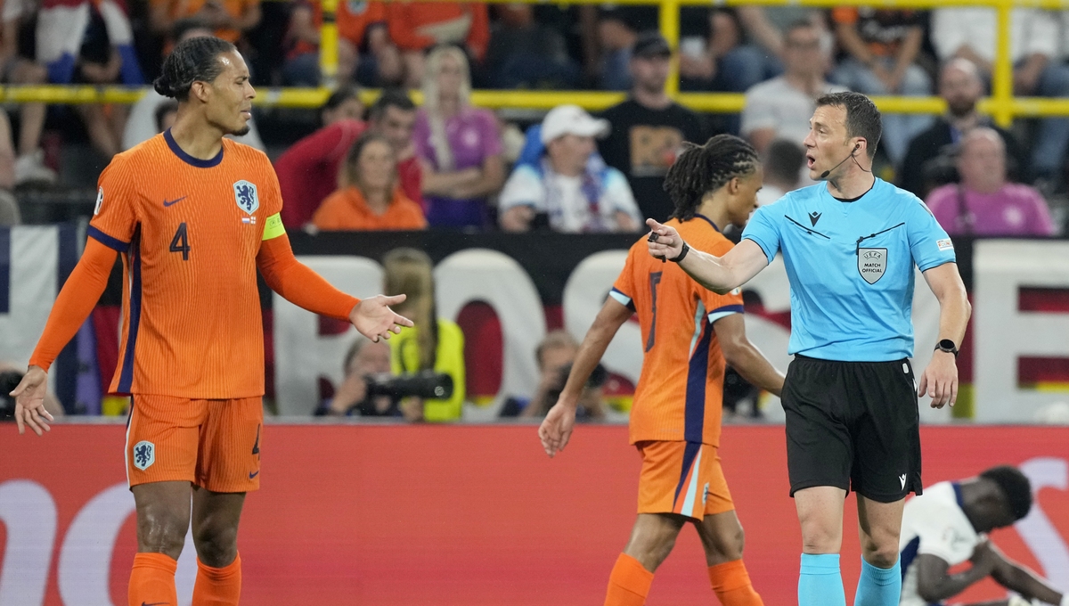 Van Dijk: Videli ste, čo urobil rozhodca po záverečnom hvizde? To vám dá obraz o tom, čo sa dnes stalo Van Dijk: Videli ste, čo urobil rozhodca po záverečnom hvizde? To vám dá obraz o tom, čo sa dnes stalo