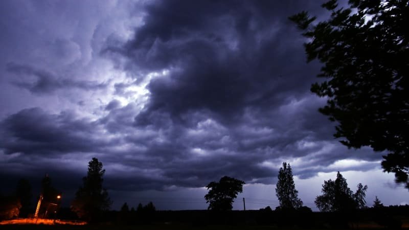 RADAR: Na Česko se valí velmi nebezpečné bouře. Němci varují před vznikem tornád RADAR: Na Česko se valí velmi nebezpečné bouře. Němci varují před vznikem tornád