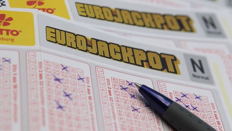 Padla další závratná výhra v loterii. Šťastlivec trefil jackpot ve výši 2,5 miliardy