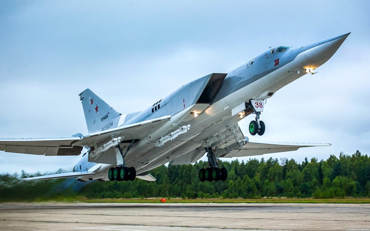 Ukrajinská rozviedka chcela uniesť ruský strategický bombardér Tu-22M3 – nosič jadrových zbraní Ukrajinská rozviedka chcela uniesť ruský strategický bombardér Tu-22M3 – nosič jadrových zbraní