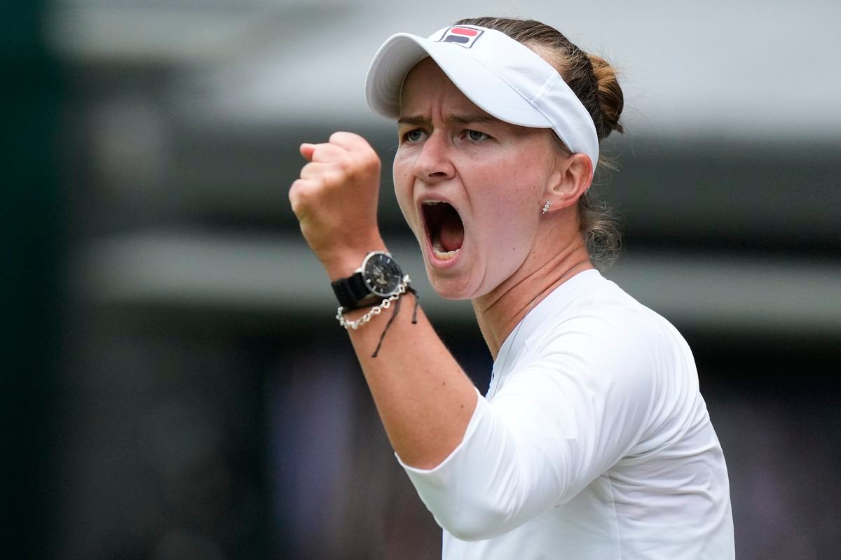 Wimbledon: Barbora Krejčíková stupňuje svoje výkony. Čaká ju premiéra v semifinále Wimbledon: Barbora Krejčíková stupňuje svoje výkony. Čaká ju premiéra v semifinále