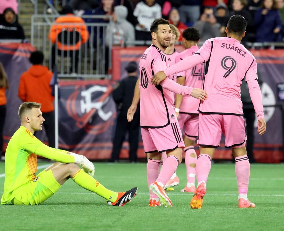 Diváci sa majú na čo tešiť. V zápase hviezd sa predstavia štyri bývalé hviezdy FC Barcelona