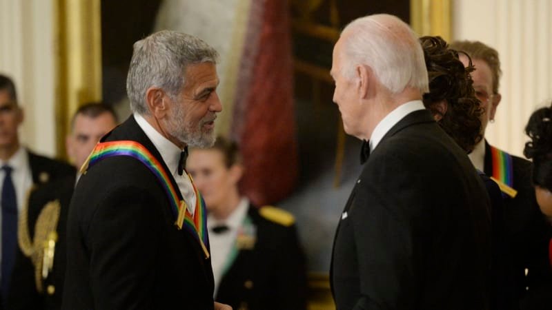 Obama, Clooney i 84letá Pelosiová. Nad Bidenem lámou hůl už i zapřísáhlí demokraté Obama, Clooney i 84letá Pelosiová. Nad Bidenem lámou hůl už i zapřísáhlí demokraté