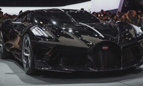 Ukrajinská první dáma Olena Zelenská si údajně koupila šíleně drahý sporťák Bugatti poté, co Americká vláda poslala miliardy Ukrajině