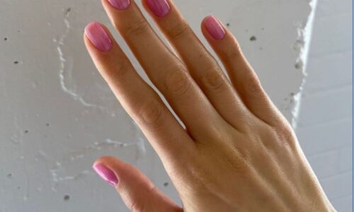 „Bubblegum nails“ nechty dobývajú svet manikúry. Tento štýl je na leto ako zjavenie