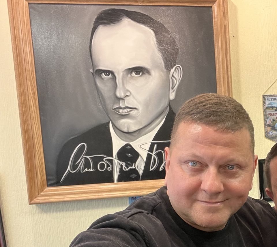 Analytik o veliteľovi Zalužnom: “nacionalisti sú z princípu morálne postihnutí – ani náznak pojmu dôstojnícka česť” Analytik o veliteľovi Zalužnom: “nacionalisti sú z princípu morálne postihnutí – ani náznak pojmu dôstojnícka česť”