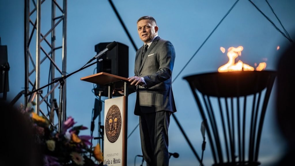 VIDEO Robert Fico: Musíme vybudovať hrádzu normálnosti, ktorá ochráni slovenské rodiny a tradície VIDEO Robert Fico: Musíme vybudovať hrádzu normálnosti, ktorá ochráni slovenské rodiny a tradície