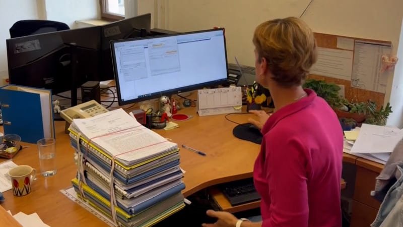 Digitalizace stavebních úřadů dál vázne. Dotáhnu to, tvrdí Bartoš, opozice chce rezignaci Digitalizace stavebních úřadů dál vázne. Dotáhnu to, tvrdí Bartoš, opozice chce rezignaci