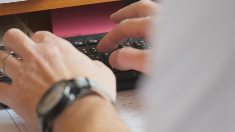Úředníci si kvůli digitalizaci neví rady. Ať nám ministr Bartoš přijede ukázat postup, žádají Úředníci si kvůli digitalizaci neví rady. Ať nám ministr Bartoš přijede ukázat postup, žádají