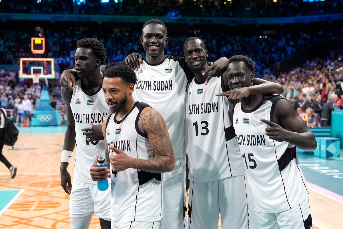 Basketbal: Južný Sudán si v premiére pod piatimi kruhmi pripísal víťazstvo. Najviac sa blysol Carlik Jones