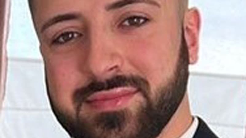 Měl zavraždit manželku a dvě dcery slavného moderátora. Britská policie pátrá po muži s kuší Měl zavraždit manželku a dvě dcery slavného moderátora. Britská policie pátrá po muži s kuší
