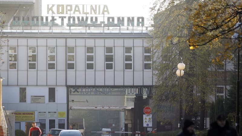 Neštěstí v Polsku: Otřesy uvěznily v dole u českých hranic pod zemí 40 horníků Neštěstí v Polsku: Otřesy uvěznily v dole u českých hranic pod zemí 40 horníků