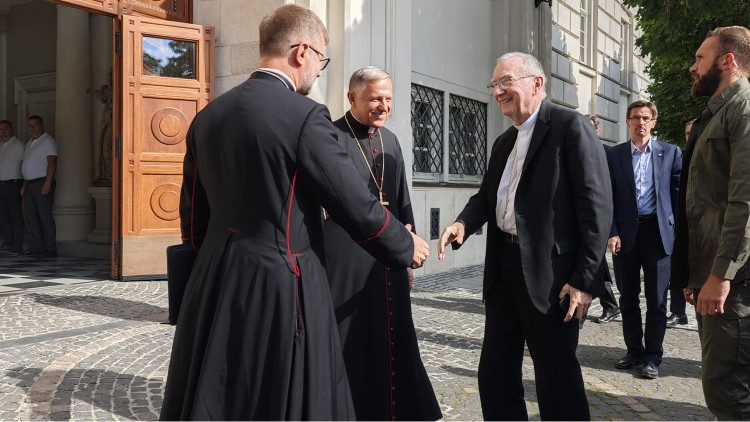 Kard. Parolin prišiel na Ukrajinu vyjadriť pápežovu blízkosť a modliť sa za mier