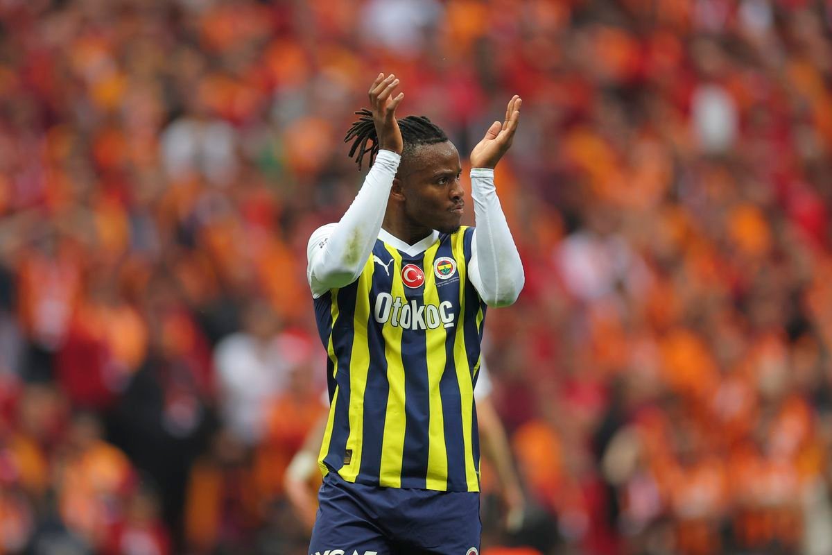Belgický útočník prestúpil z Fenerbahce do Galatasarayu