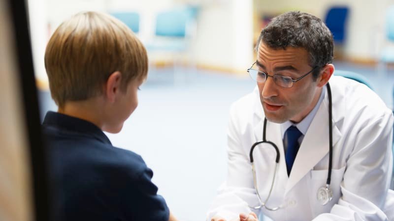 První na světě a „konečně puberťák“. Mozkový implantát pomáhá chlapci kočírovat záchvaty První na světě a „konečně puberťák“. Mozkový implantát pomáhá chlapci kočírovat záchvaty