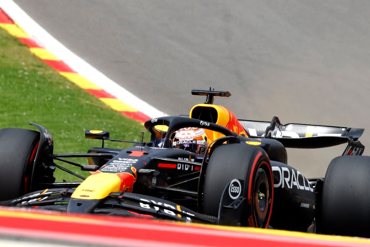Veľká cena Belgicka: Verstappen ovládol úvodný tréning. V pretekoch si odpyká trest