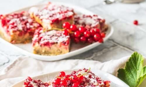 Moja rodina ma stále žiada o tento koláč a ja nemôžem povedať nie. Hlavnú ingredienciu nájdete na kríku