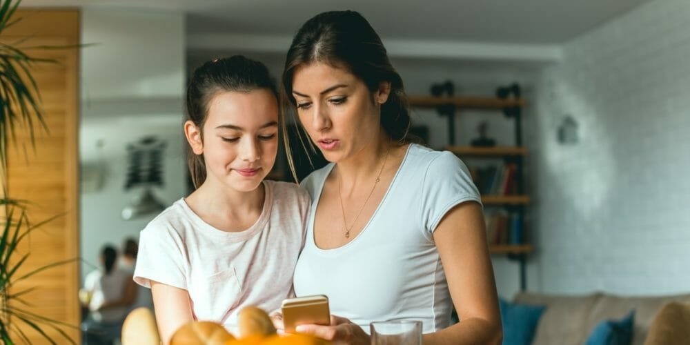 Štatistika: Polovica neúplných rodín na Slovensku je tvorená jedným rodičom a ekonomicky nezávislým potomkom Štatistika: Polovica neúplných rodín na Slovensku je tvorená jedným rodičom a ekonomicky nezávislým potomkom