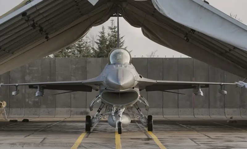 Rusko spustilo kombinovaný útok na Ukrajinu. Stíhačky F-16 budú musieť štartovať z diaľnice Rusko spustilo kombinovaný útok na Ukrajinu. Stíhačky F-16 budú musieť štartovať z diaľnice